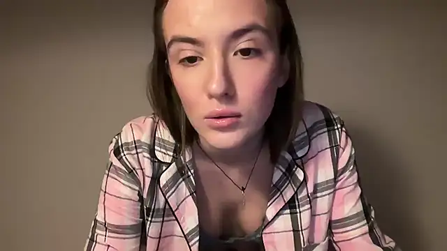 Snapshot of EmilyWi_ chatting on February 9, 7:51 pm EmilyWi online show from February 9, 7:51 pm