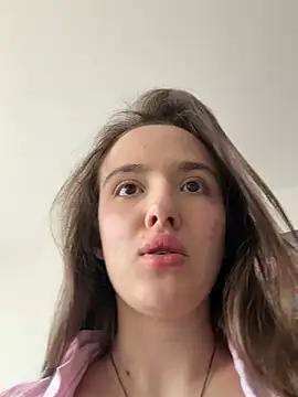 Snapshot of EmilyWi_ chatting on March 5, 10:33 am EmilyWi online show from March 5, 10:33 am