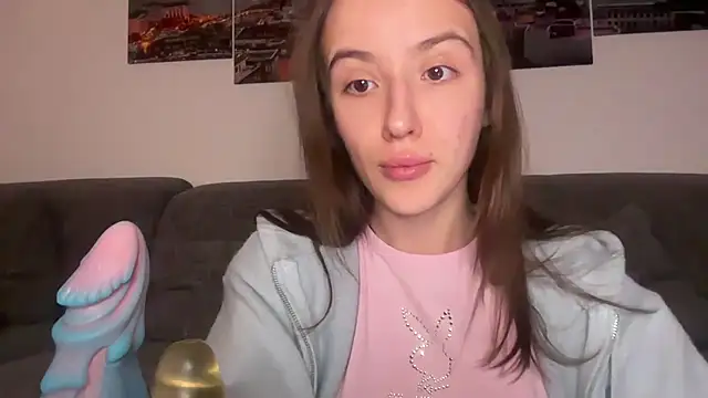 Snapshot of EmilyWi_ chatting on March 28, 9:36 pm EmilyWi online show from March 28, 9:36 pm