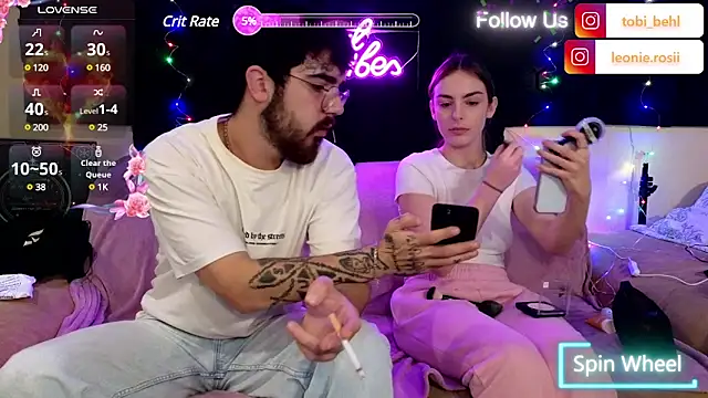 Snapshot of MrAndMrsSavage chatting on December 1, 8:09 pm MrAndMrsSavage online show from December 1, 8:09 pm