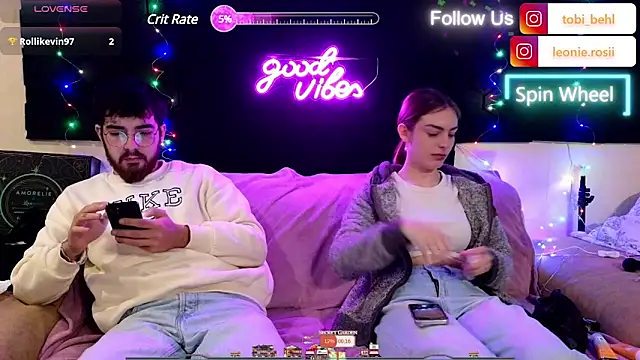 Snapshot of MrAndMrsSavage chatting on December 2, 2:52 pm MrAndMrsSavage online show from December 2, 2:52 pm