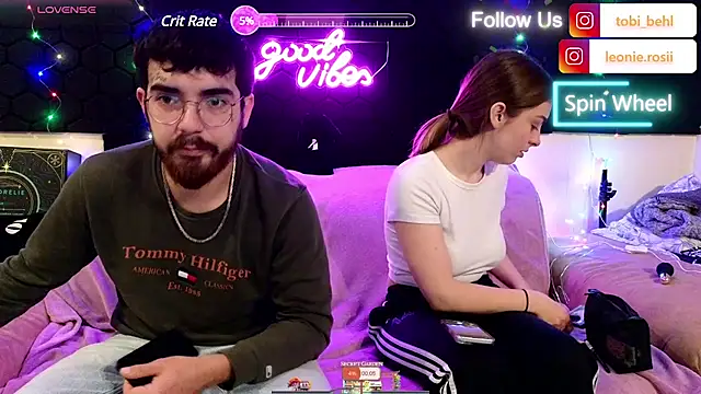 Snapshot of MrAndMrsSavage chatting on December 4, 7:12 pm MrAndMrsSavage online show from December 4, 7:12 pm