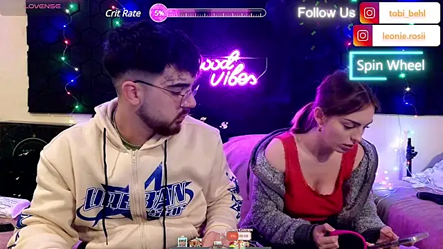 Snapshot of MrAndMrsSavage chatting on December 8, 8:04 pm MrAndMrsSavage online show from December 8, 8:04 pm