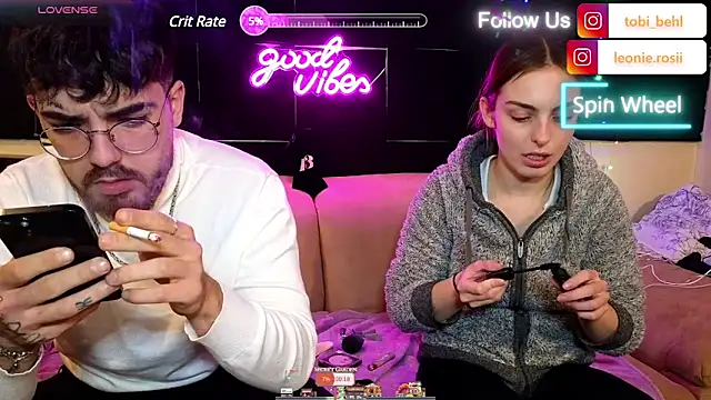 Snapshot of MrAndMrsSavage chatting on December 13, 8:47 pm MrAndMrsSavage online show from December 13, 8:47 pm