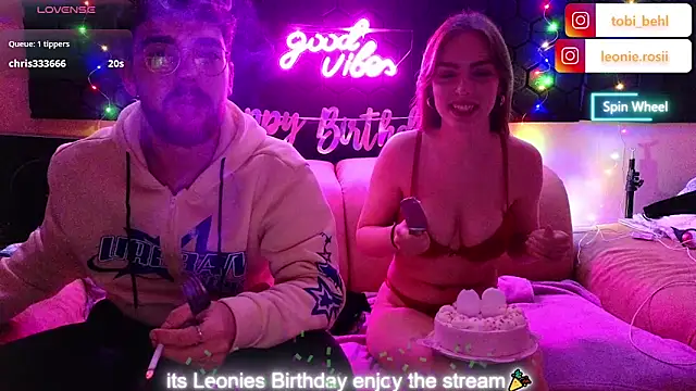 Snapshot of MrAndMrsSavage chatting on December 16, 8:58 pm MrAndMrsSavage online show from December 16, 8:58 pm