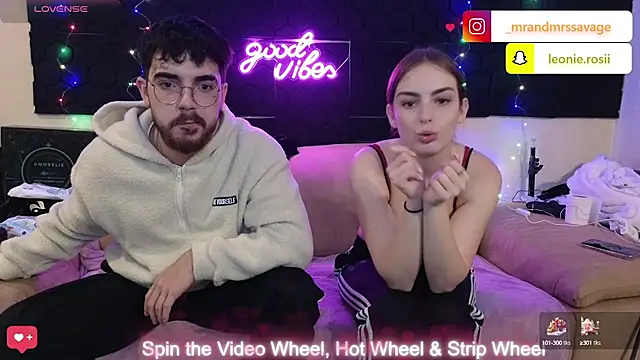 Snapshot of MrAndMrsSavage chatting on December 20, 3:53 pm MrAndMrsSavage online show from December 20, 3:53 pm