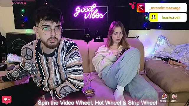 Snapshot of MrAndMrsSavage chatting on December 22, 5:32 pm MrAndMrsSavage online show from December 22, 5:32 pm