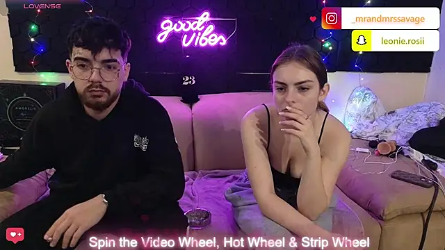 Snapshot of MrAndMrsSavage chatting on December 23, 10:33 pm MrAndMrsSavage online show from December 23, 10:33 pm