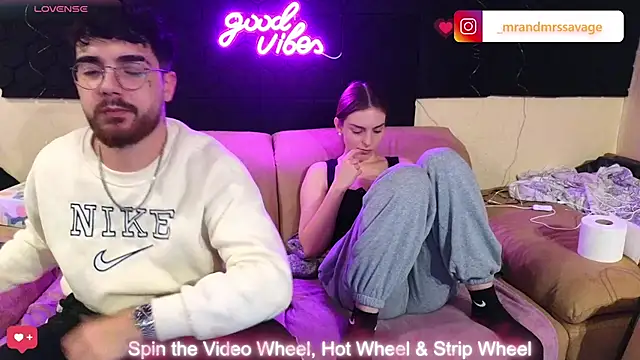 Snapshot of MrAndMrsSavage chatting on January 4, 8:27 pm MrAndMrsSavage online show from January 4, 8:27 pm