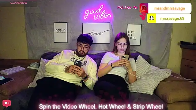 Snapshot of MrAndMrsSavage chatting on January 12, 8:25 pm MrAndMrsSavage online show from January 12, 8:25 pm