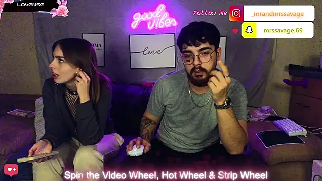 Snapshot of MrAndMrsSavage chatting on January 17, 6:54 pm MrAndMrsSavage online show from January 17, 6:54 pm