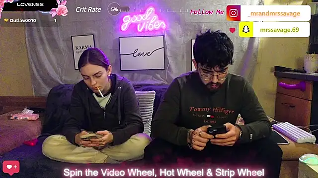 Snapshot of MrAndMrsSavage chatting on January 19, 8:09 pm MrAndMrsSavage online show from January 19, 8:09 pm