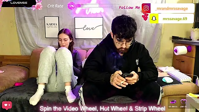 Snapshot of MrAndMrsSavage chatting on January 23, 4:04 pm MrAndMrsSavage online show from January 23, 4:04 pm