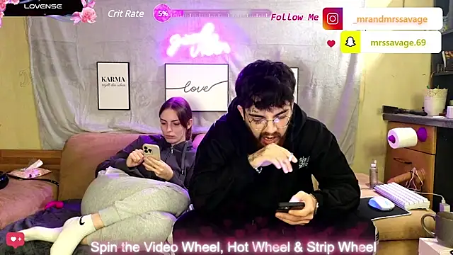 Snapshot of MrAndMrsSavage chatting on January 23, 8:56 pm MrAndMrsSavage online show from January 23, 8:56 pm