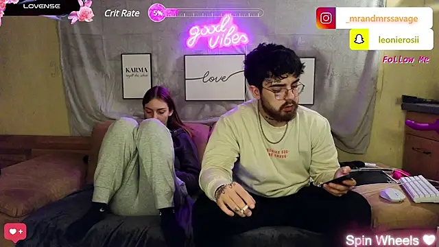 Snapshot of MrAndMrsSavage chatting on January 27, 9:44 pm MrAndMrsSavage online show from January 27, 9:44 pm