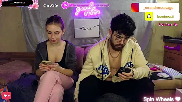 Snapshot of MrAndMrsSavage chatting on January 28, 10:01 pm MrAndMrsSavage online show from January 28, 10:01 pm