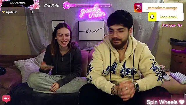 Snapshot of MrAndMrsSavage chatting on January 29, 11:04 pm MrAndMrsSavage online show from January 29, 11:04 pm