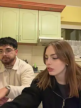 Snapshot of MrAndMrsSavage chatting on February 9, 9:17 pm MrAndMrsSavage online show from February 9, 9:17 pm