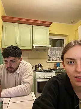 Snapshot of MrAndMrsSavage chatting on February 10, 9:15 pm MrAndMrsSavage online show from February 10, 9:15 pm