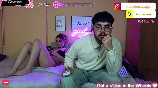 Snapshot of MrAndMrsSavage chatting on February 13, 9:27 pm MrAndMrsSavage online show from February 13, 9:27 pm