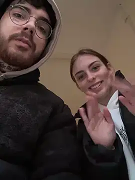 Snapshot of MrAndMrsSavage chatting on February 16, 9:27 pm MrAndMrsSavage online show from February 16, 9:27 pm