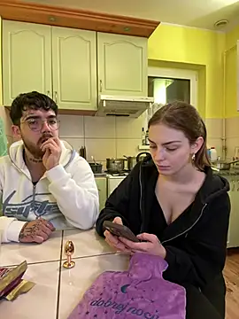 Snapshot of MrAndMrsSavage chatting on February 20, 9:09 pm MrAndMrsSavage online show from February 20, 9:09 pm