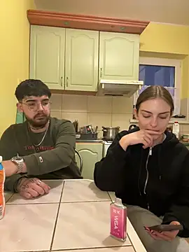 Snapshot of MrAndMrsSavage chatting on February 24, 4:47 pm MrAndMrsSavage online show from February 24, 4:47 pm