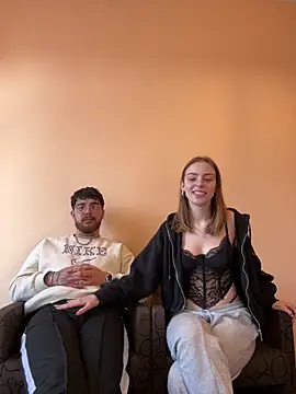 Snapshot of MrAndMrsSavage chatting on March 4, 3:15 pm MrAndMrsSavage online show from March 4, 3:15 pm