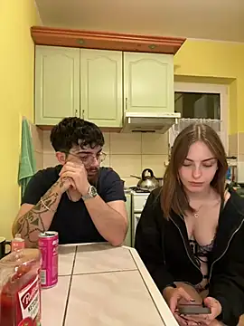 Snapshot of MrAndMrsSavage chatting on March 7, 9:06 pm MrAndMrsSavage online show from March 7, 9:06 pm