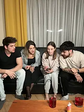 Snapshot of MrAndMrsSavage chatting on March 11, 7:03 pm MrAndMrsSavage online show from March 11, 7:03 pm