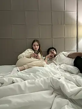 Snapshot of MrAndMrsSavage chatting on March 22, 9:10 pm MrAndMrsSavage online show from March 22, 9:10 pm