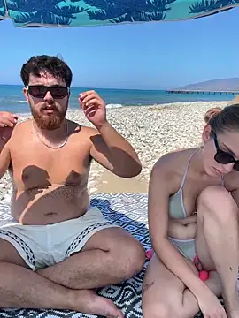 Snapshot of MrAndMrsSavage chatting on September 11, 11:21 am MrAndMrsSavage online show from September 11, 11:21 am