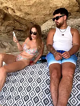 Snapshot of MrAndMrsSavage chatting on September 30, 8:08 am MrAndMrsSavage online show from September 30, 8:08 am