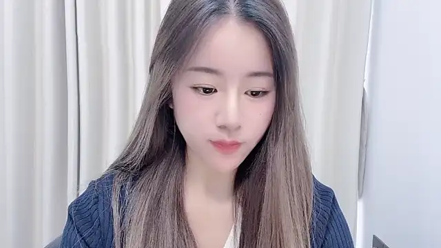 Snapshot of chloe-01 chatting on January 10, 4:12 am chloe-01 online show from January 10, 4:12 am