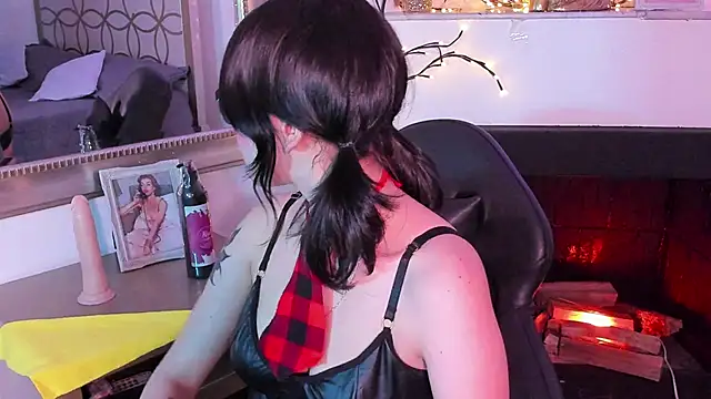 NattashaHotson online show from January 16, 5:00 am