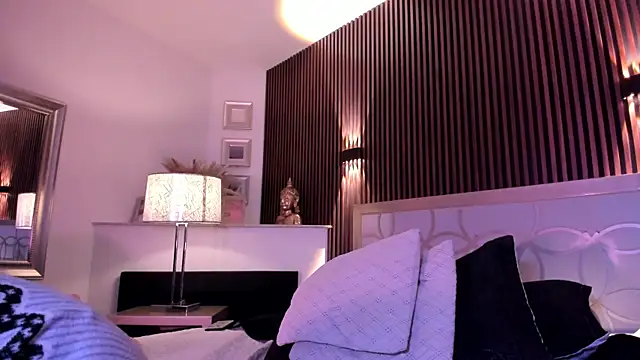 NattashaHotson online show from October 30, 9:55 am