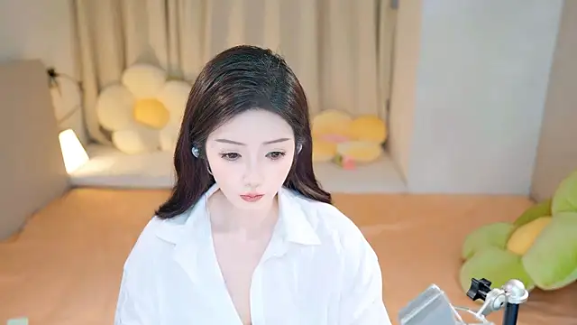 Snapshot of Eimile chatting on December 1, 4:29 pm Eimile online show from December 1, 4:29 pm