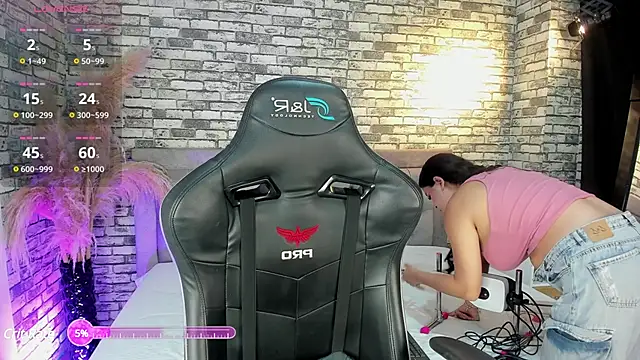 ariadna milano online show from March 11, 12:50 pm