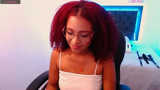 Snapshot of Lorena_Vieira_ chatting on January 13, 4:51 pm Lorena Vieira  online show from January 13, 4:51 pm