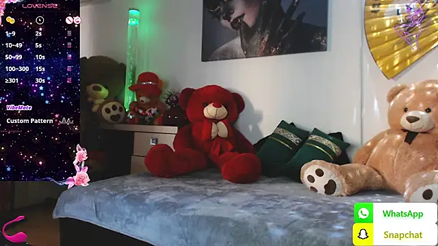 Snapshot of EvelynAisha chatting on February 21, 2:06 pm EvelynAisha online show from February 21, 2:06 pm