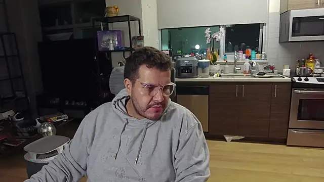 Snapshot of bearcloudcomputa chatting on December 29, 5:53 am bearcloudcomputa online show from December 29, 5:53 am