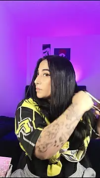 Snapshot of Pauilina chatting on April 21, 9:28 pm Pauilina online show from April 21, 9:28 pm