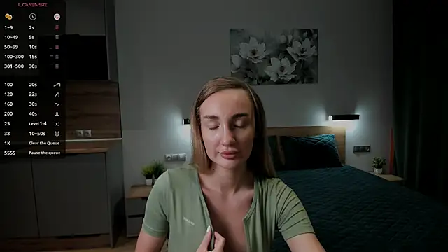 chloewallace online show from March 18, 8:26 pm