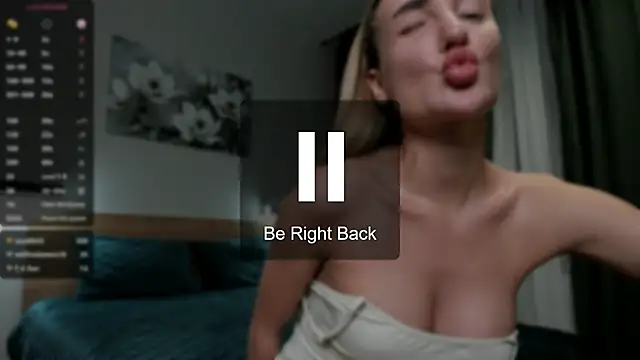 chloewallace online show from March 22, 12:39 am
