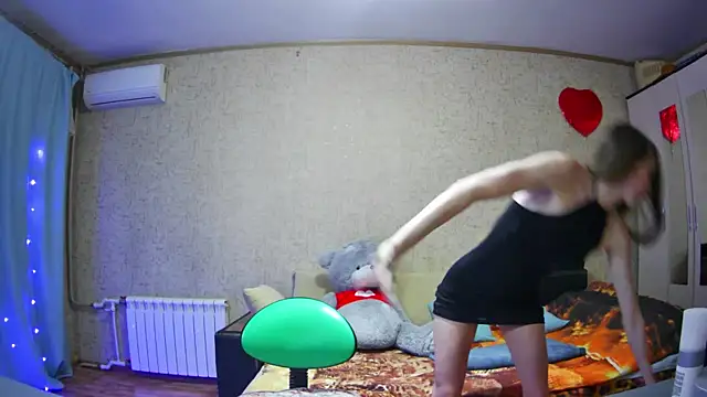 Snapshot of --Model--2 chatting on December 5, 1:17 pm --Model--2 online show from December 5, 1:17 pm