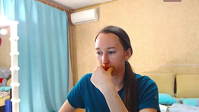 Snapshot of --Model--2 chatting on March 18, 10:04 pm --Model--2 online show from March 18, 10:04 pm