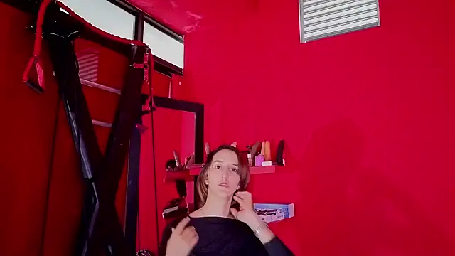 Ambar Roux  online show from May 26, 12:23 pm