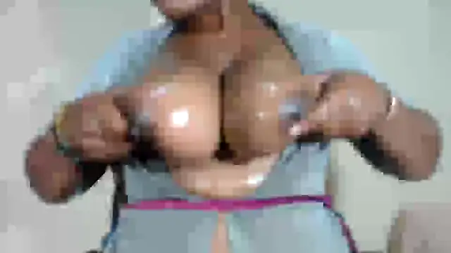 Snapshot of boobassymom chatting on February 11, 5:40 pm boobassymom online show from February 11, 5:40 pm