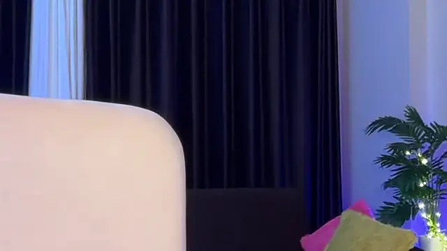 Snapshot of sexy_m23 chatting on October 1, 2:28 am sexy m23 online show from October 1, 2:28 am