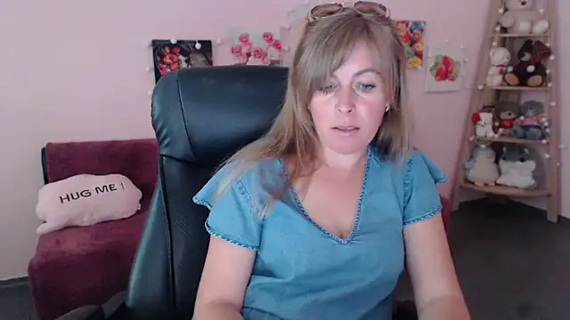 Snapshot of Hot_Milady chatting on June 25, 7:46 am Hot Milady online show from June 25, 7:46 am
